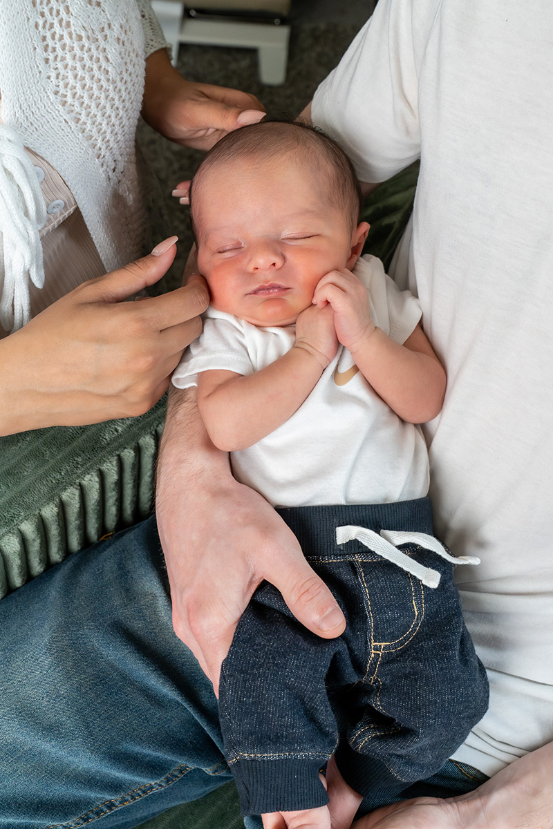 Pittsburgh lifestyle newborn photos