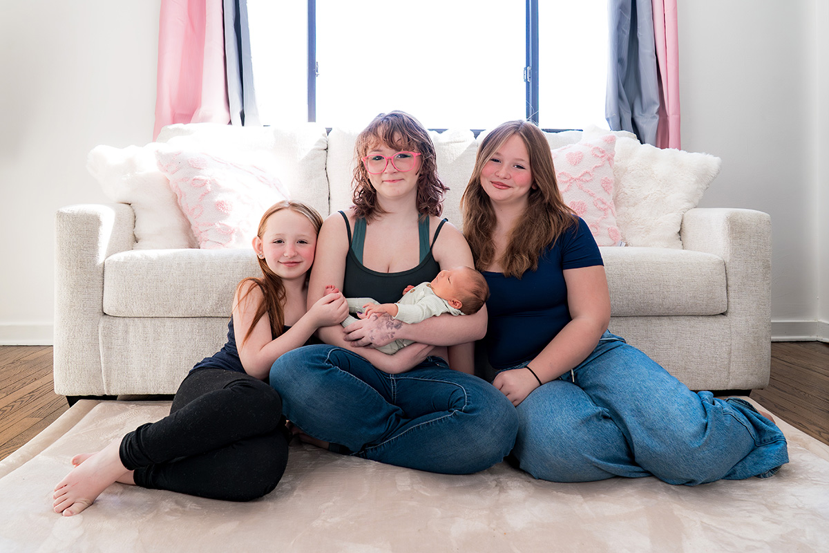 Pittsburgh newborn photos with siblings