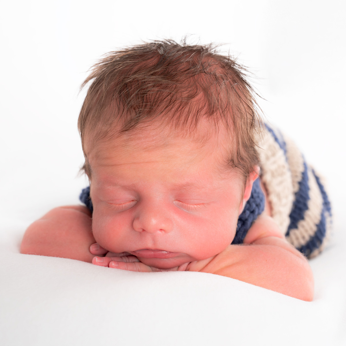 Newborn on arms photos Pittsburgh